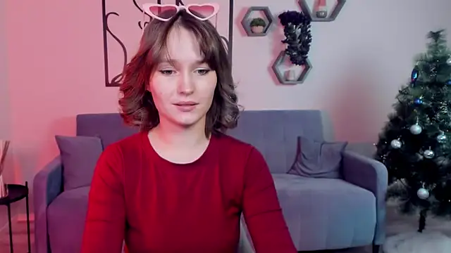 BritnieCute online show from 01-12-26, 06:07