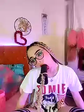 Snapshot of Yennastone chatting on 01-10-25, 02:57 Yennastone online show from 01-10-25, 02:57