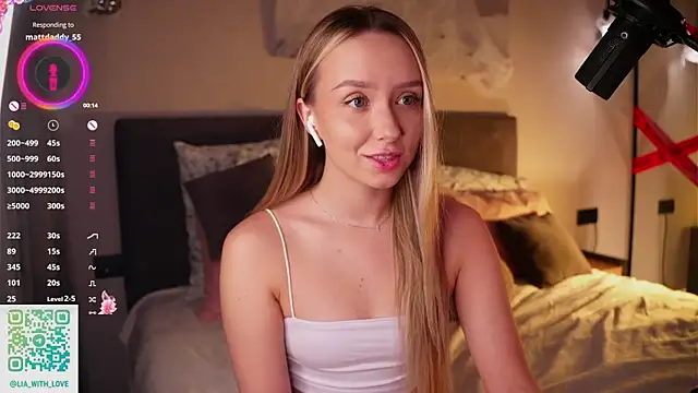 Snapshot of HollisBeckett chatting on 11-15-25, 03:04 HollisBeckett online show from 11-15-25, 03:04