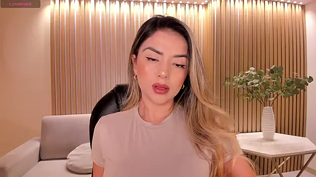 Snapshot of ChloePreston_ chatting on 06-12-26, 11:09 ChloePreston online show from 06-12-26, 11:09