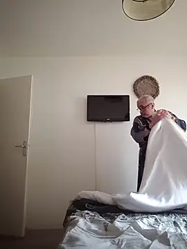 Bretoncool online show from 11-17-25, 01:28