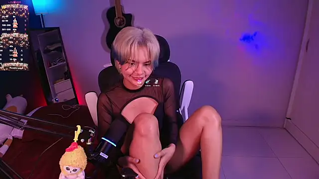 Snapshot of marlena3312 chatting on 10-24-25, 02:46 marlena3312 online show from 10-24-25, 02:46