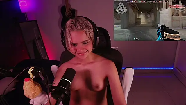 Snapshot of marlena3312 chatting on 11-15-25, 02:24 marlena3312 online show from 11-15-25, 02:24