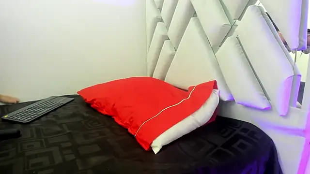 Snapshot of leslyylove chatting on 12-05-24, 07:38 leslyylove online show from 12-05-24, 07:38