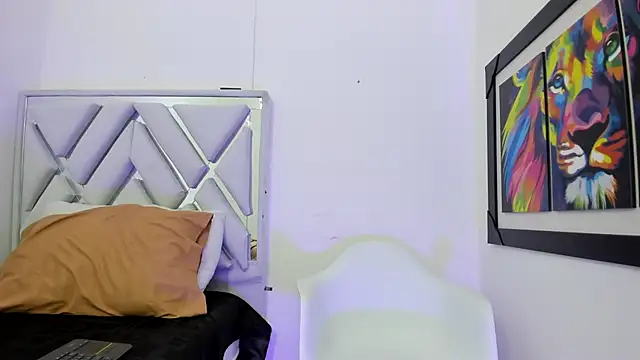 Snapshot of leslyylove chatting on 02-28-25, 03:15 leslyylove online show from 02-28-25, 03:15