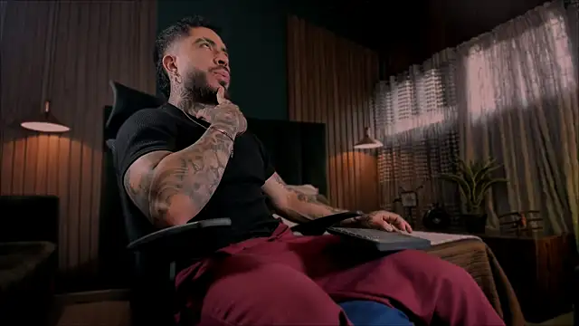 LeoSalvatore  online show from 01-27-25, 04:54