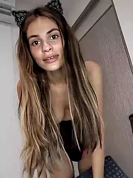 cuteluci  online show from 01-13-25, 02:42