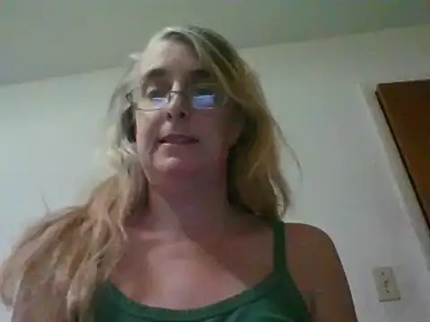 Emilylyn2501 online show from 01-13-25, 06:38