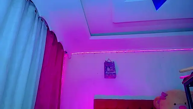 NahomiCamper online show from 05-12-26, 01:47