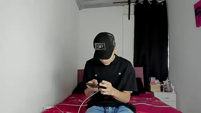 HeellBoy  online show from 03-18-26, 07:39