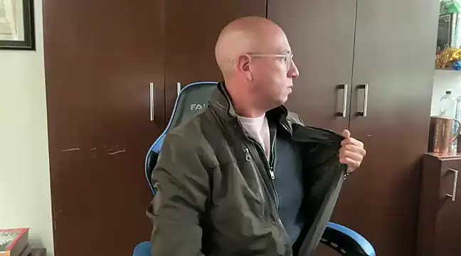 alanan881 online show from 12-22-24, 04:59