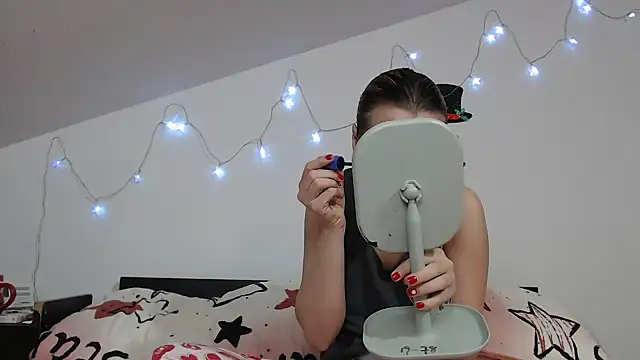 Snapshot of SweetMaddy888 chatting on 01-12-25, 04:10 SweetMaddy888 online show from 01-12-25, 04:10