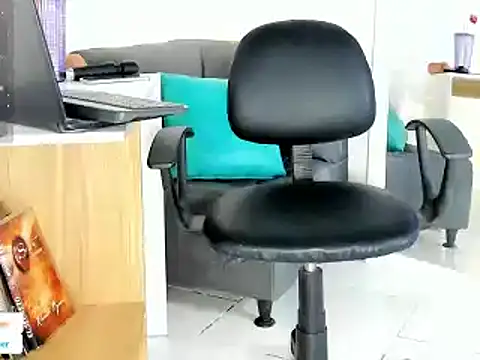 Snapshot of Zhara_becherovka chatting on 01-20-25, 08:50 Zhara becherovka online show from 01-20-25, 08:50