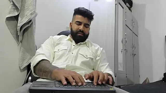 Snapshot of Lyon_vach chatting on 01-01-25, 06:38 Lyon vach online show from 01-01-25, 06:38