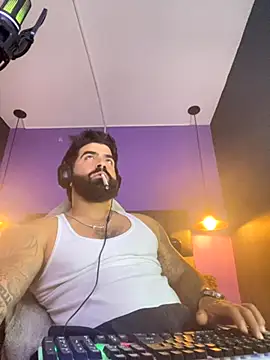 Snapshot of Lyon_vach chatting on 10-11-25, 07:34 Lyon vach online show from 10-11-25, 07:34