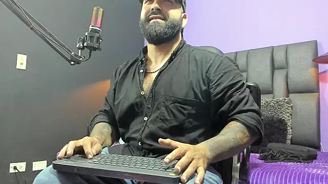 Lyon vach online show from 04-14-26, 01:00