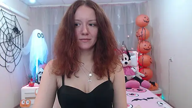 Snapshot of BarbaraStily chatting on 10-19-25, 07:42 BarbaraStily online show from 10-19-25, 07:42