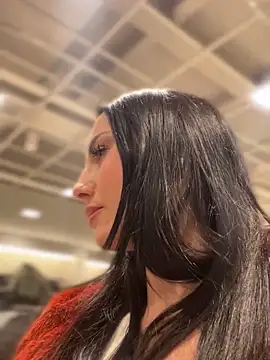 Snapshot of Roxana-Sexy chatting on 12-06-24, 06:37 Roxana-Sexy online show from 12-06-24, 06:37