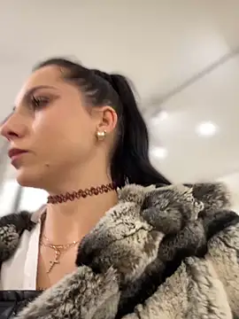 Snapshot of Roxana-Sexy chatting on 01-19-25, 06:31 Roxana-Sexy online show from 01-19-25, 06:31