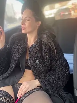 Snapshot of Roxana-Sexy chatting on 02-18-25, 08:49 Roxana-Sexy online show from 02-18-25, 08:49