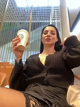 Snapshot of Roxana-Sexy chatting on 02-22-25, 06:06 Roxana-Sexy online show from 02-22-25, 06:06