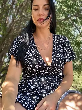 Snapshot of Roxana-Sexy chatting on 09-14-25, 04:22 Roxana-Sexy online show from 09-14-25, 04:22