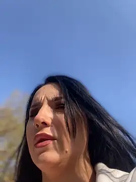 Snapshot of Roxana-Sexy chatting on 10-26-25, 04:07 Roxana-Sexy online show from 10-26-25, 04:07