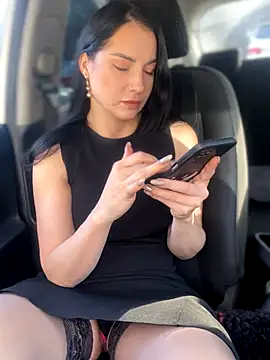 Snapshot of Roxana-Sexy chatting on 11-16-25, 04:29 Roxana-Sexy online show from 11-16-25, 04:29