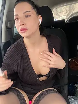 Snapshot of Roxana-Sexy chatting on 12-18-25, 04:18 Roxana-Sexy online show from 12-18-25, 04:18