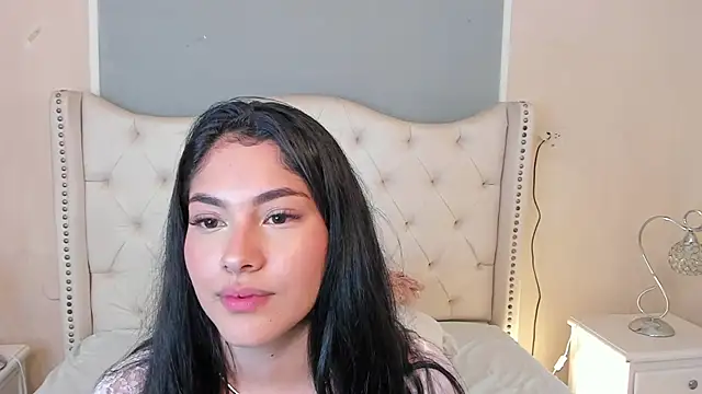 Snapshot of Mia_Elowen chatting on 02-12-25, 04:01 Mia Elowen online show from 02-12-25, 04:01