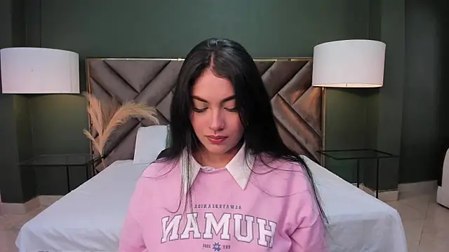 Snapshot of Mia_Elowen chatting on 02-13-25, 09:38 Mia Elowen online show from 02-13-25, 09:38