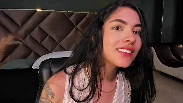 Snapshot of Mia_Elowen chatting on 02-28-25, 11:56 Mia Elowen online show from 02-28-25, 11:56