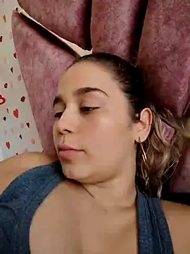 LaurenWelly  online show from 02-19-25, 08:41