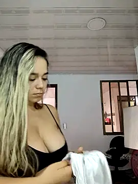 LaurenWelly  online show from 03-22-25, 12:04