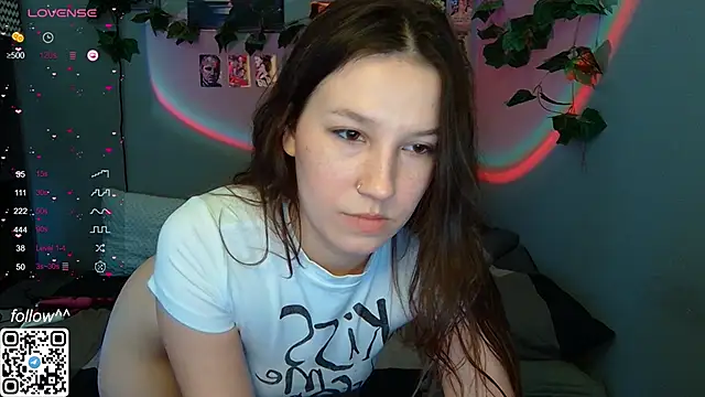 Snapshot of Cutie_Vicky chatting on 12-11-24, 06:25 Cutie Vicky online show from 12-11-24, 06:25