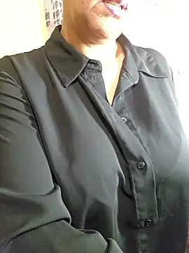 Foxlady2271 online show from 02-13-25, 09:49