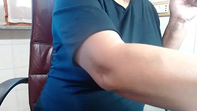 Foxlady2271 online show from 10-28-25, 12:19