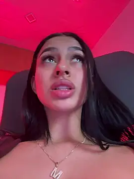 Snapshot of maddy_bronw_ chatting on 02-01-25, 02:37 maddy bronw online show from 02-01-25, 02:37