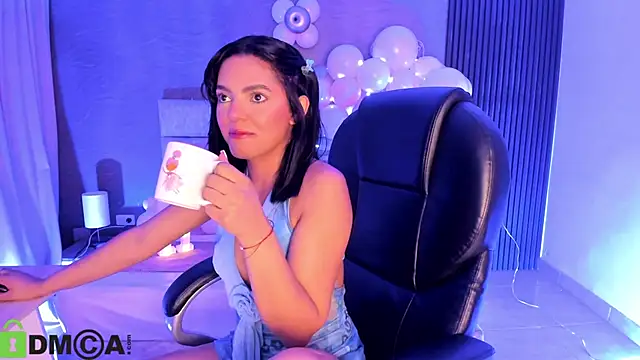 Snapshot of Cristal__adams chatting on 10-21-25, 12:28 Cristal adams online show from 10-21-25, 12:28