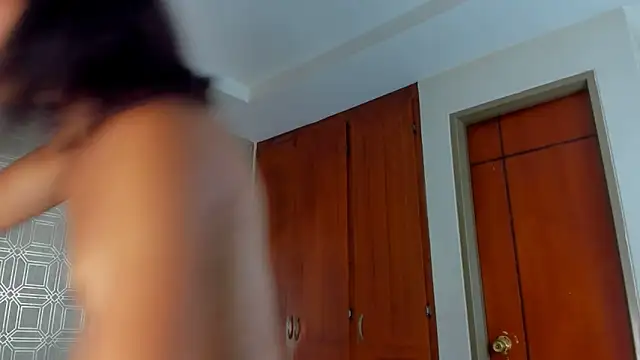 Snapshot of evelyn_wine chatting on 01-12-25, 12:49 evelyn wine online show from 01-12-25, 12:49