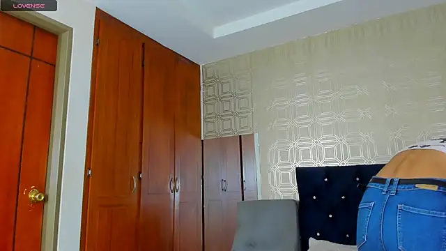 Snapshot of evelyn_wine chatting on 01-28-25, 07:32 evelyn wine online show from 01-28-25, 07:32