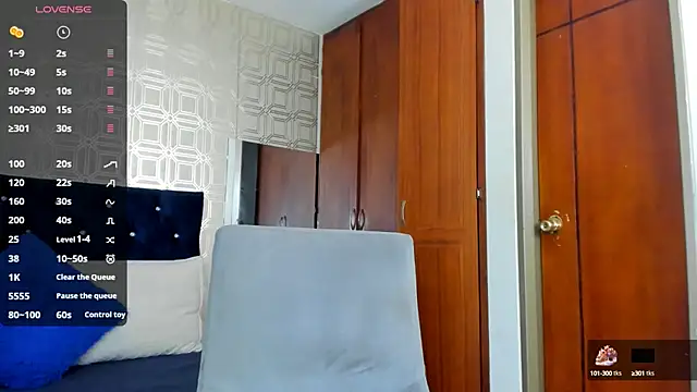 Snapshot of evelyn_wine chatting on 02-25-25, 07:36 evelyn wine online show from 02-25-25, 07:36