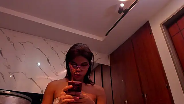 evelyn wine online show from 09-25-25, 10:02