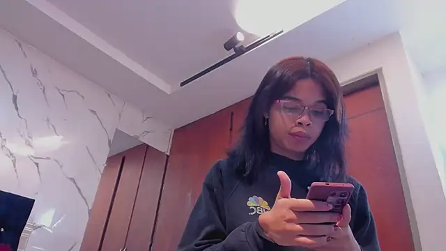 Snapshot of evelyn_wine chatting on 10-13-25, 07:03 evelyn wine online show from 10-13-25, 07:03