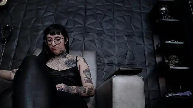 Agata Darkness online show from 12-20-25, 11:12