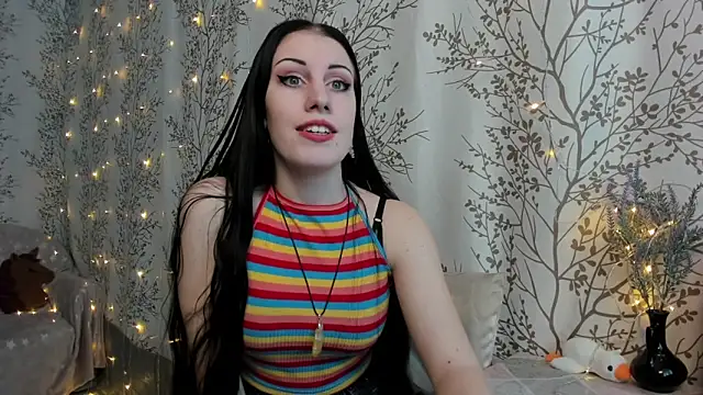 Snapshot of Mary0Lou chatting on 12-18-24, 05:26 Mary0Lou online show from 12-18-24, 05:26