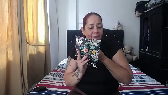 Snapshot of merryymaturee_ chatting on 03-05-25, 01:28 merryymaturee online show from 03-05-25, 01:28