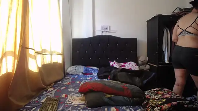 Snapshot of merryymaturee_ chatting on 09-22-25, 01:02 merryymaturee online show from 09-22-25, 01:02