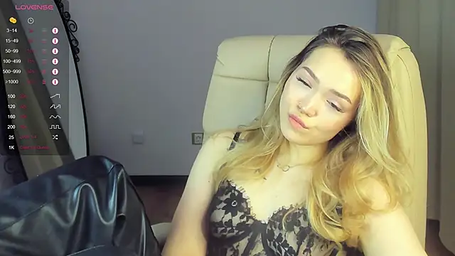 Snapshot of Evia_r0se chatting on 01-18-25, 11:21 Evia r0se online show from 01-18-25, 11:21