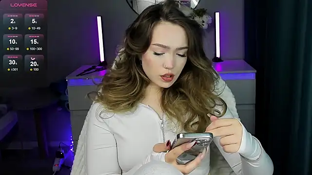 Snapshot of Evia_r0se chatting on 09-17-25, 03:46 Evia r0se online show from 09-17-25, 03:46